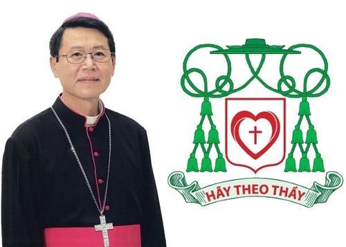 Đức cha Phêrô Nguyễn Văn Khảm chia sẻ với các chủng sinh đề tài: "Vun trồng tính nội tâm trong đào tạo Linh Mục"